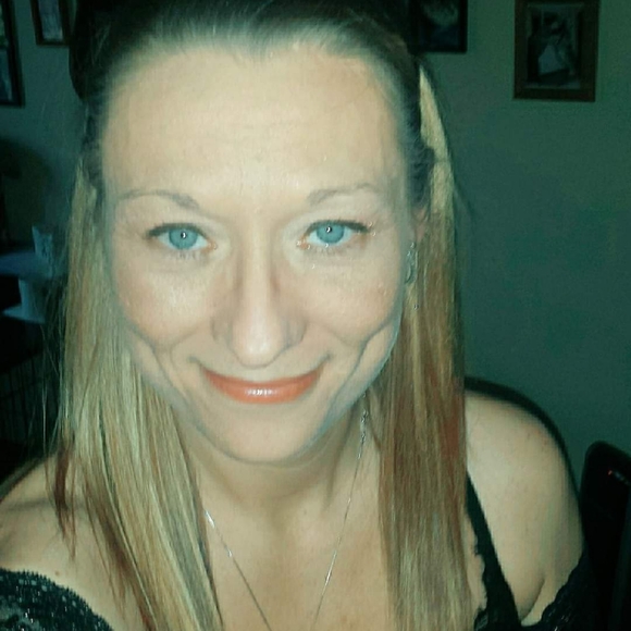 Meet your Posher, Carrie - Picture 1 of 11